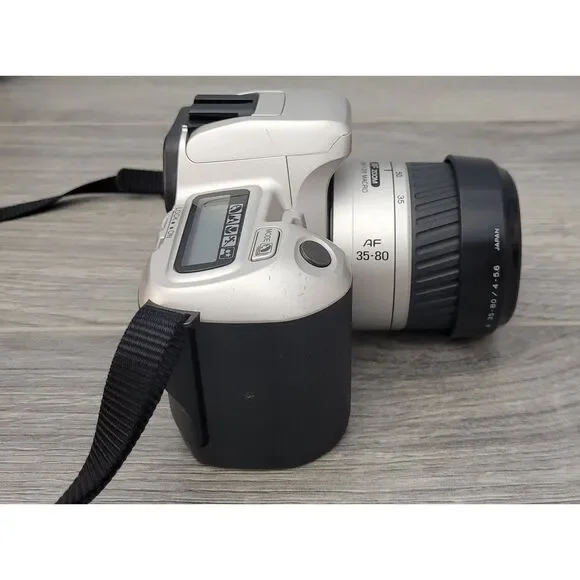 Minolta 35mm Camera Dynax 303si Maxxum QTsi Kit with Travel Bag and Accessories